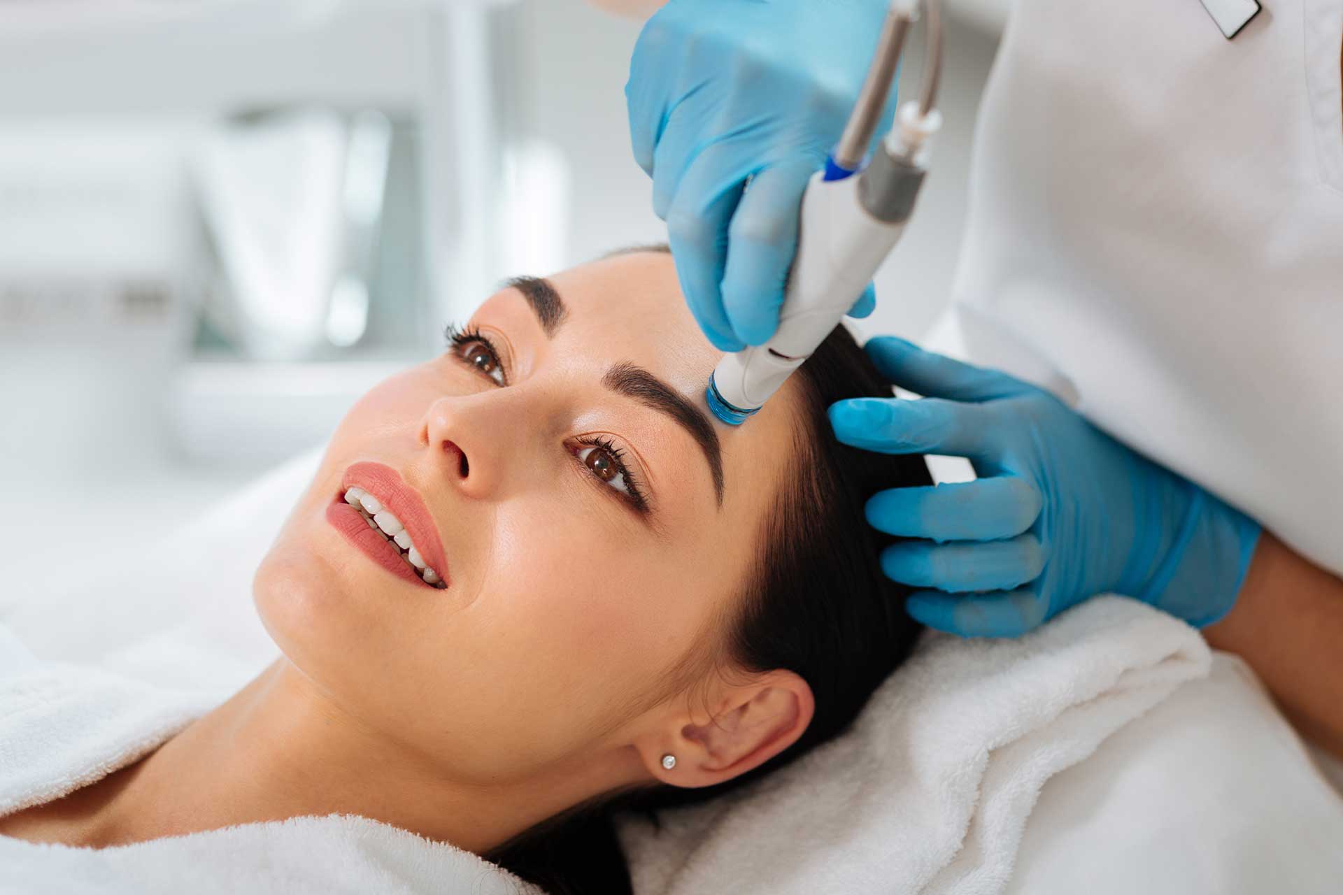Hydrafacial Cilt Bakımı Nedir? Faydaları Nelerdir?
